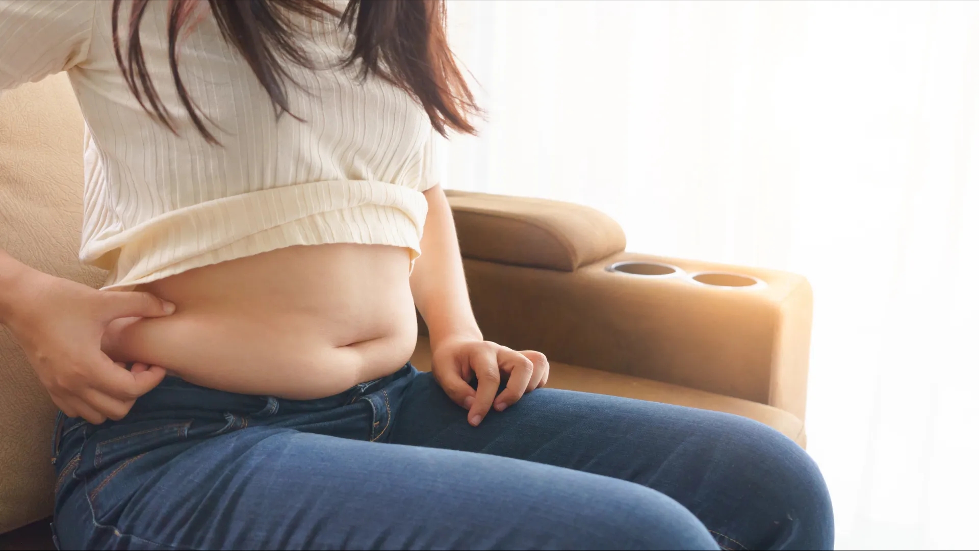 دلایل نفخ شکم در پریودی چیست و چگونه آن را درمان کنیم؟