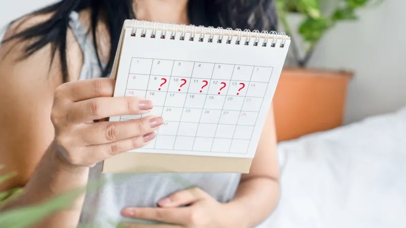 ۱۷ علت پریود نامنظم؛ چه زمانی قاعدگی نامنظم خطرناک میشود؟